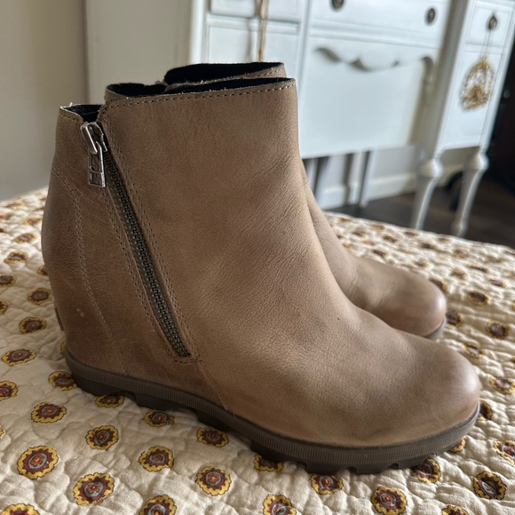 Sorel Joan of Arctic Wedge ll Zip Tan Ankle Boots Size 8.5 - Picture 1 of 7